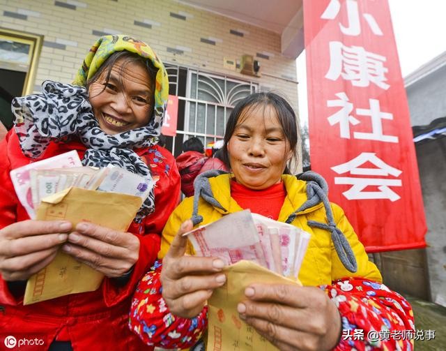 公务员薪资待遇与个人发展选择,看一下公务员的工资是多少