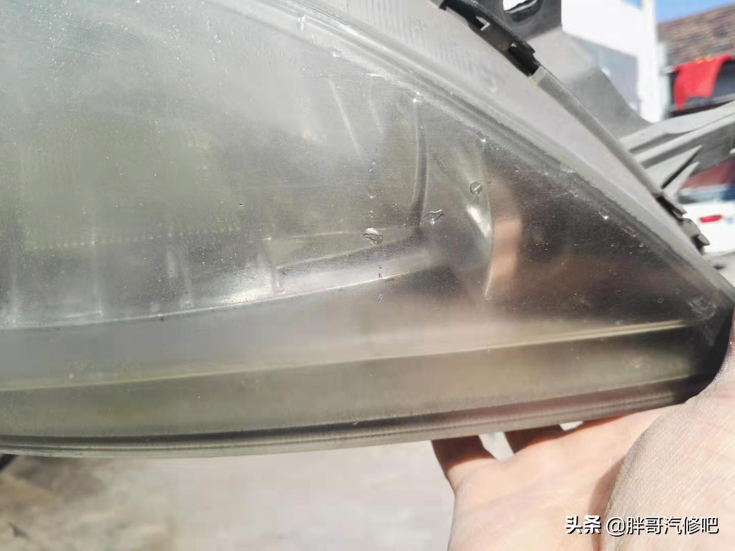 车灯发黄家用方法,大灯漏水发黄怎么补