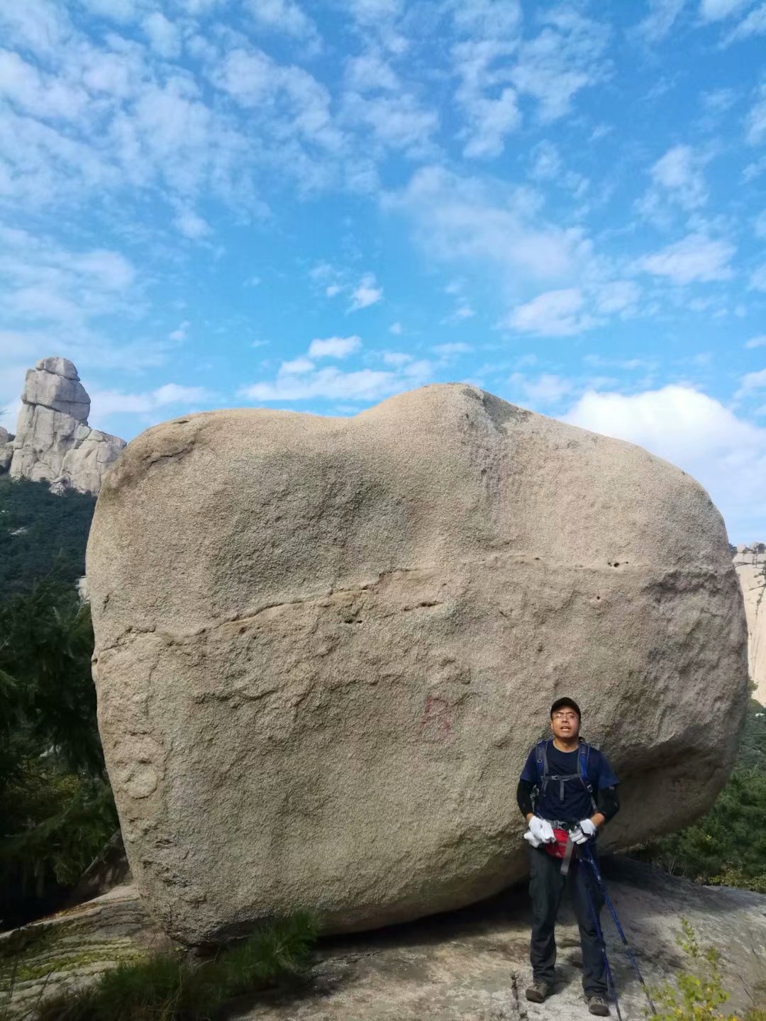 远征三晋凯旋还，飓风众人把酒欢