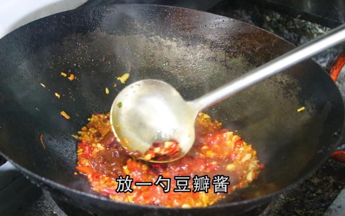 把猪脚炖好吃的做法,两年的猪脚怎么煮好吃又简单