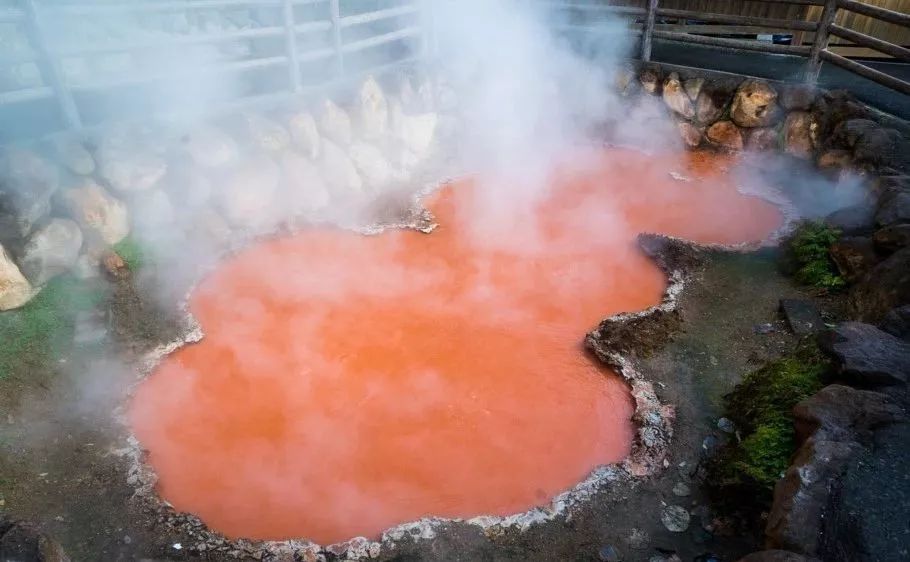 日本地狱谷温泉脏不脏,日本三大温泉之一有名的草津温泉