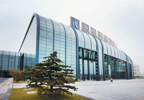 12个荷花池大小的成都国际商贸城到底卖些啥？