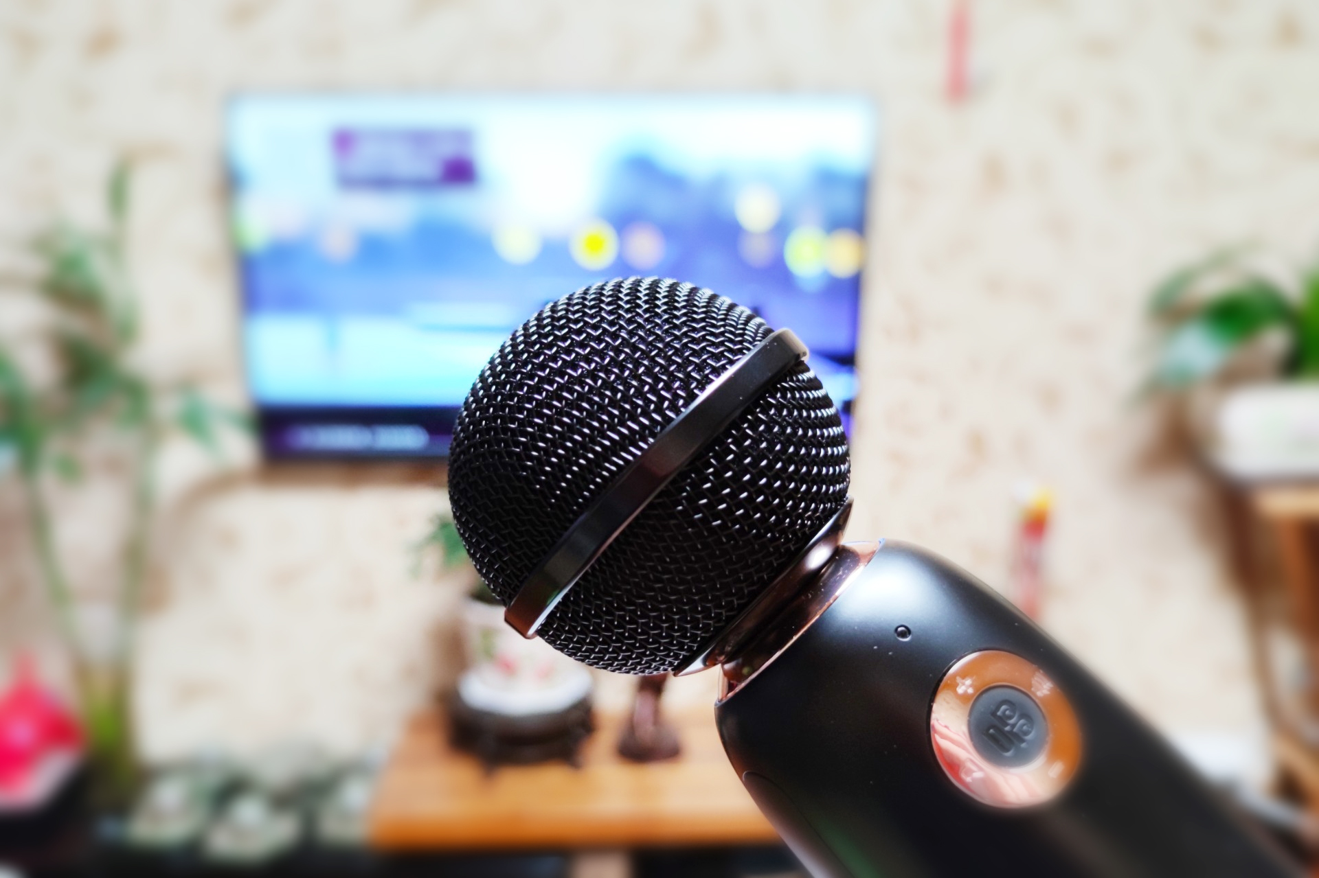 五音不全如何重启歌喉？李佳琦同款唱吧Q3体验，八种音效秒变歌王