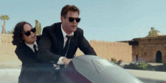 黑衣人来到现代,黑衣人第一次看见外星人