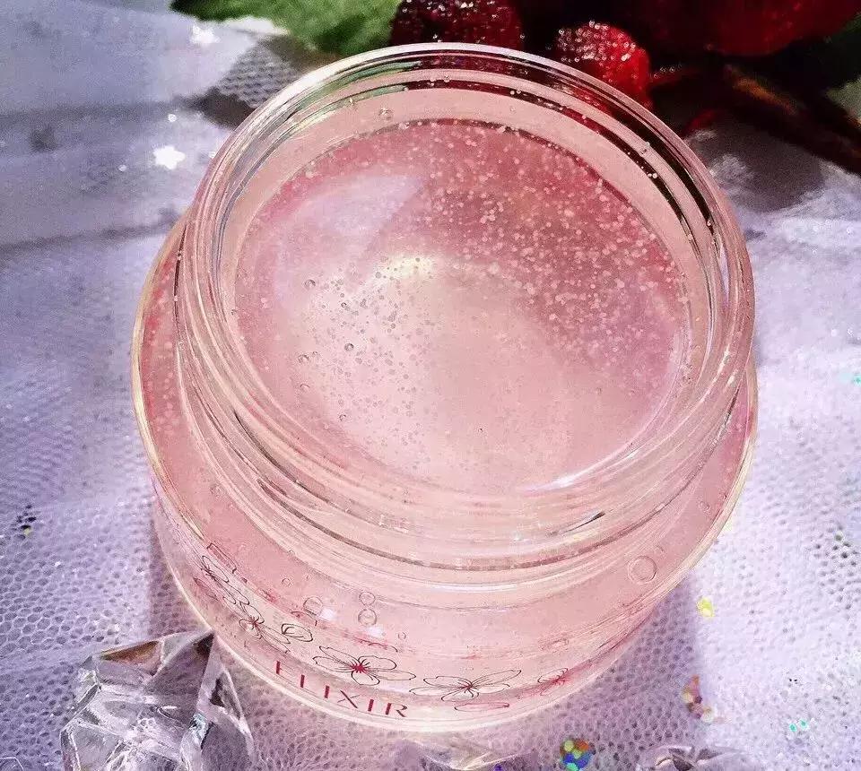 没有一个女孩，逃得过「樱花限定」四个字