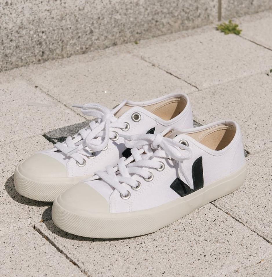 今年流行的帆布鞋长什么样子,今年流行的帆布鞋花纹