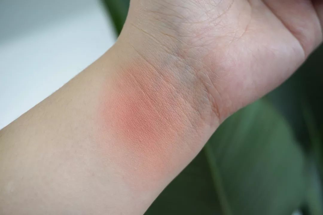 秋冬温柔显白美甲腮红,橘朵腮红哪个适合秋冬