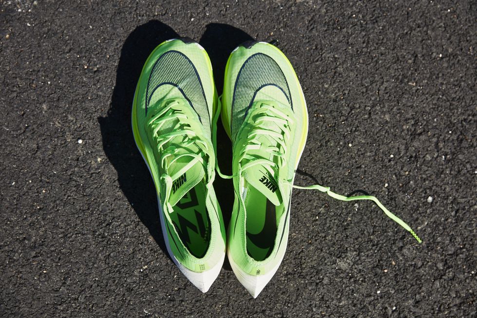 耐克男士超跑跑鞋,nike全新款2000块钱