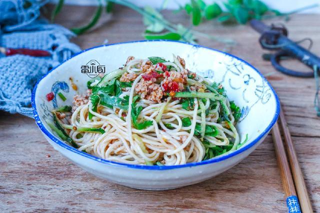 下班回家面食速成,下班回来自己做的面条