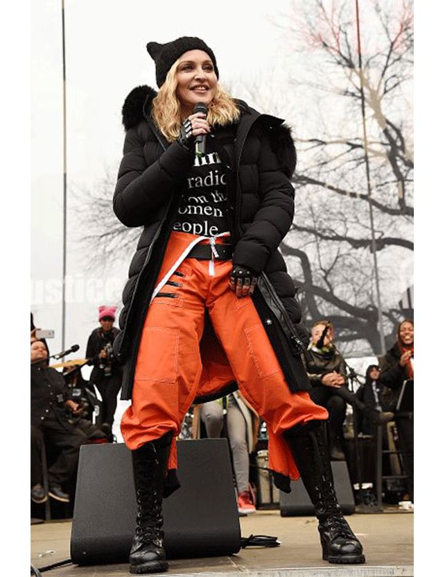 加拿大鹅羽绒服黑标好还是红标好,加拿大鹅羽绒服在加拿大卖多少钱