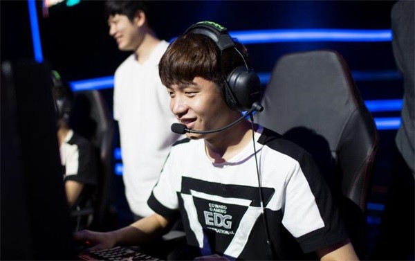 lpl十周年十大选手众人评价uzi,英雄联盟lpl全明星奖都有什么