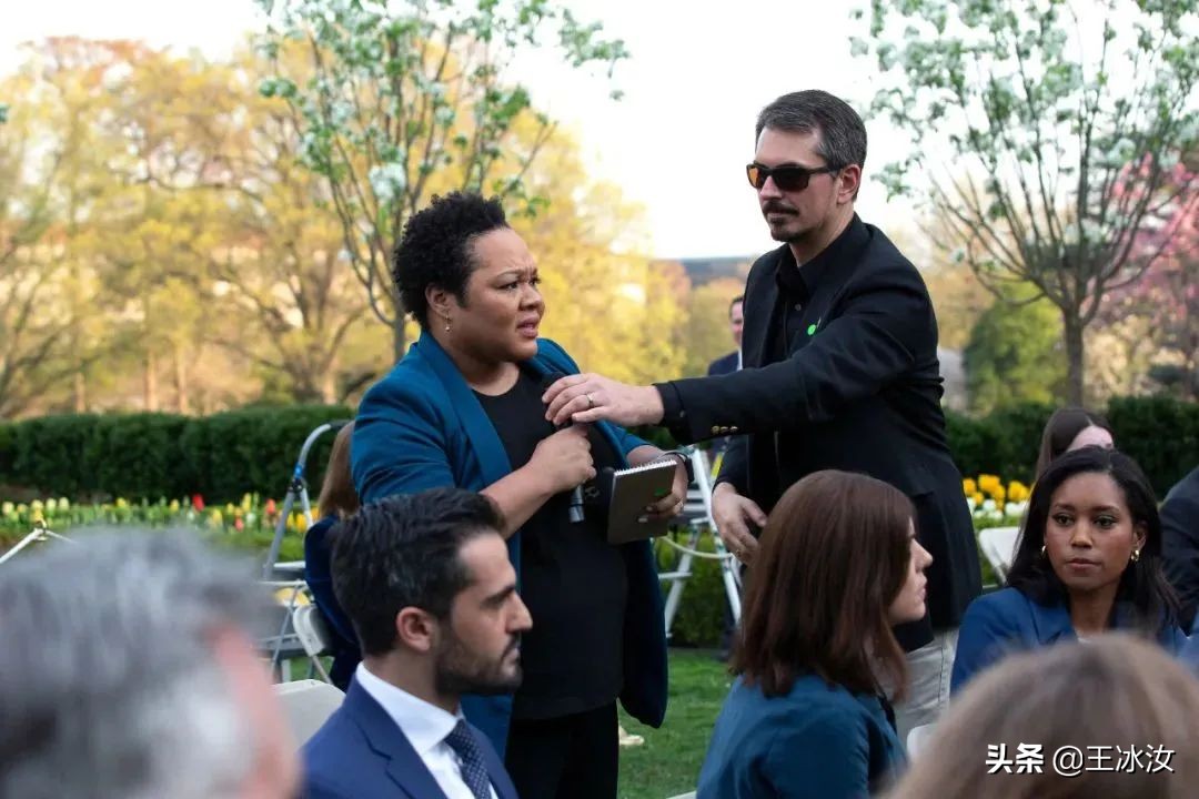 特朗普与女记者激烈互怼,特朗普女记者怼种族歧视