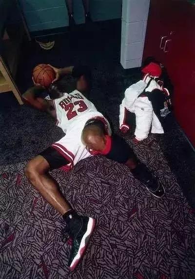 aj12冷门好看配色,aj12季后赛配色