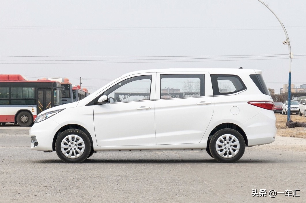 不到5万元的长安欧尚A600，网友：这车到底是微面，还是家用MPV