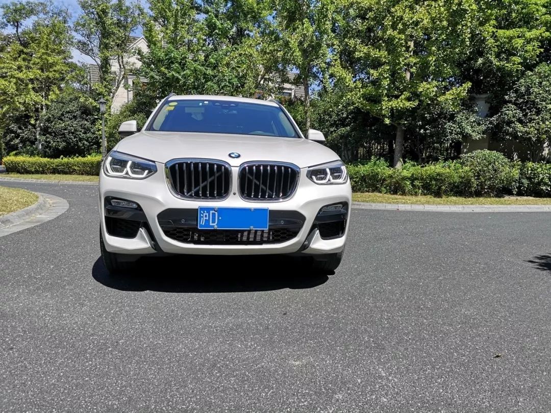 宝马的倒车影像真的好用,新款宝马倒车影像像素低