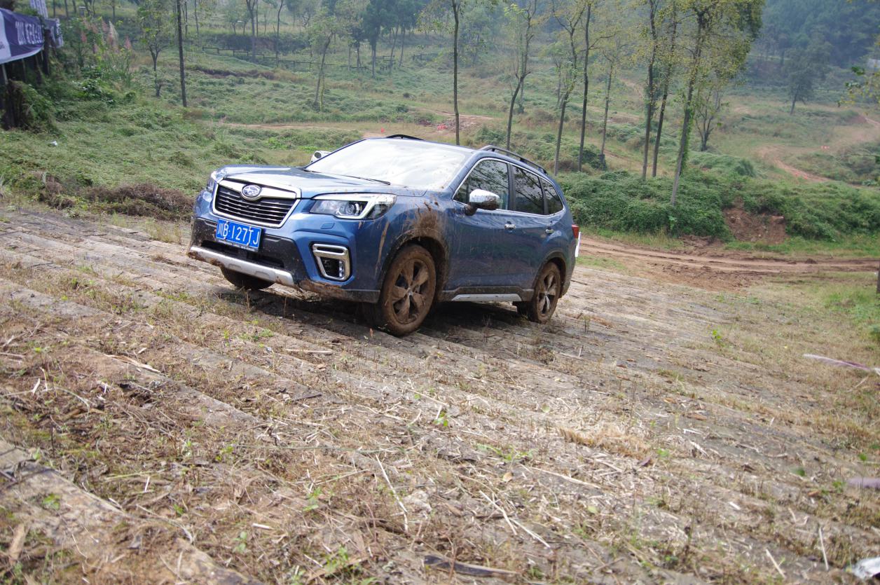 试驾斯巴鲁七座suv2.4l,斯巴鲁suv运动版试驾视频