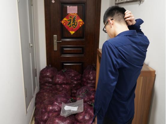 女孩送一吨洋葱,女孩网购一吨洋葱送前男友哭了