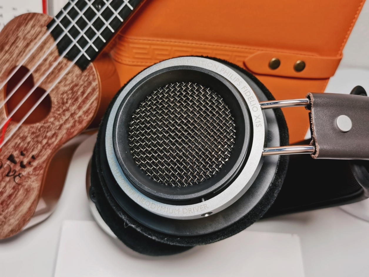 飞利浦旗舰头戴耳机,飞利浦9500和x1s哪个更好