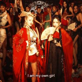 蔡依林的18年老粉儿,蔡依林一身红蓝