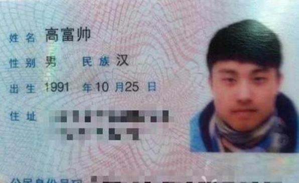 父母给孩子起名太难写把孩子气哭,父母给孩子起的名字太难写