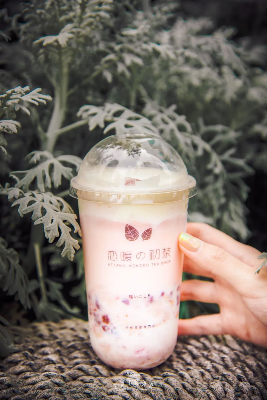 网红饮料喝起来,中药奶茶网红饮品