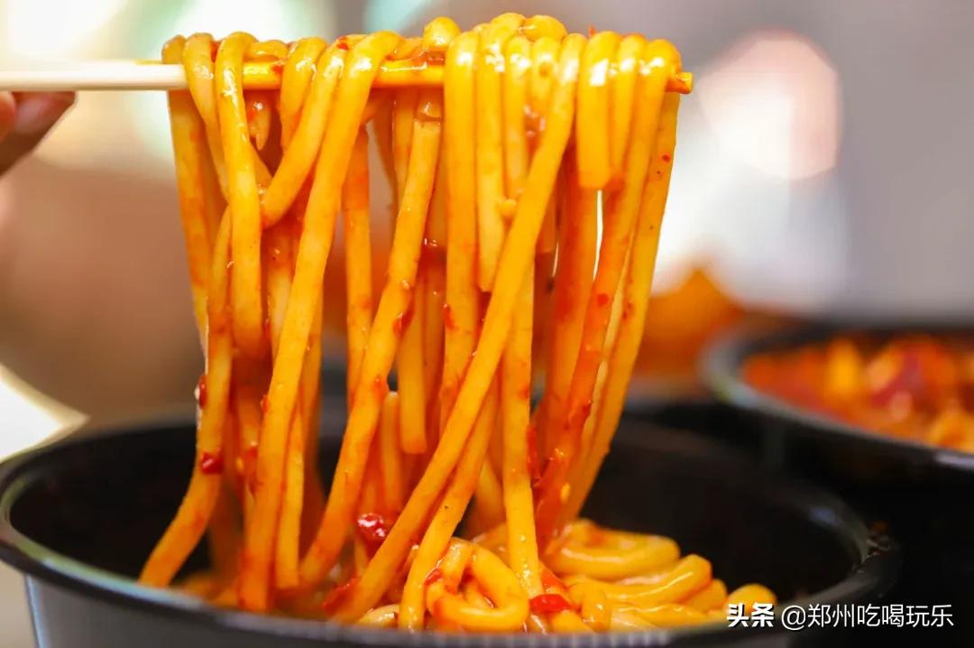 上头！爆辣*疆新**炒米粉，飙泪也想嗦完