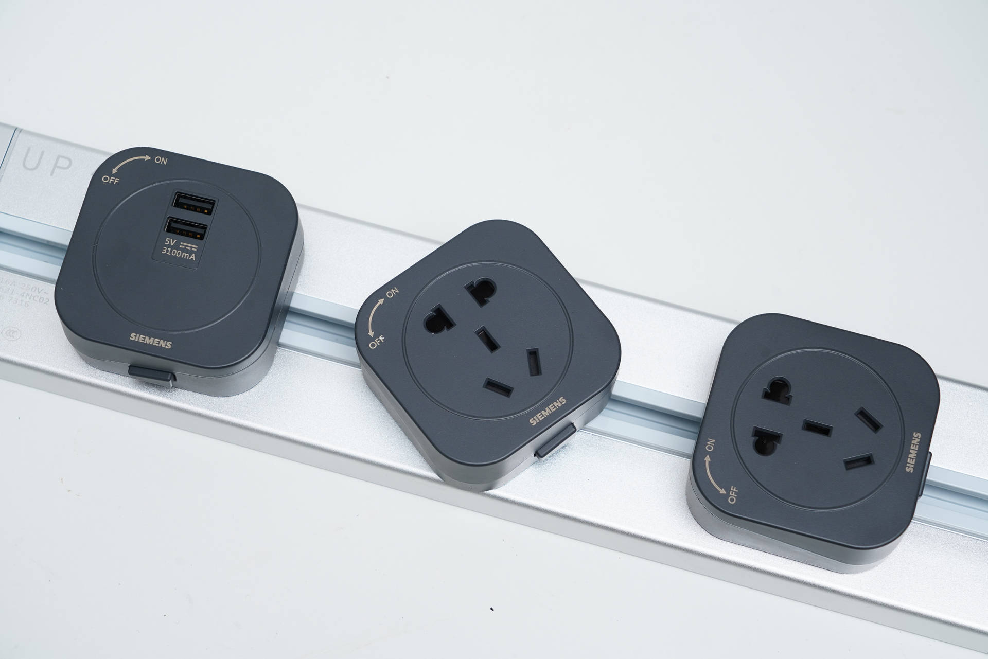 扩展式插座和轨道插座哪个好,嵌入式轨道插座和普通轨道插座