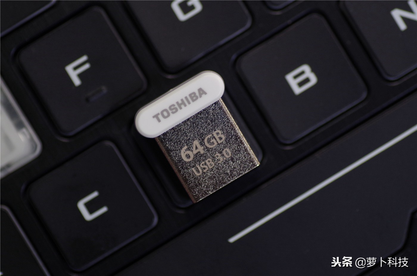 仅指甲盖大小，读取速度是亮点，东芝U364优盘评测