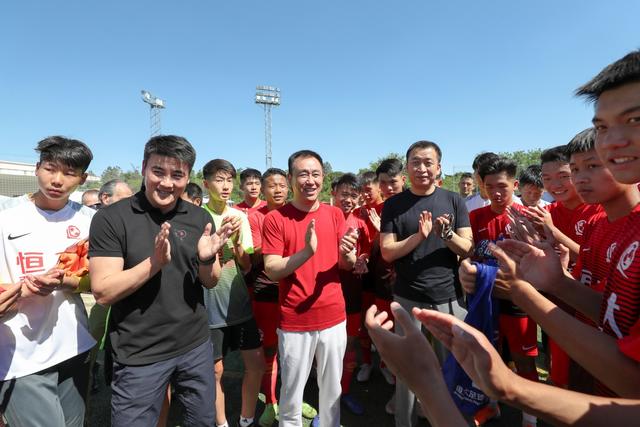 许家印现场观看马德里冠军赛7年26亿深耕足球青训