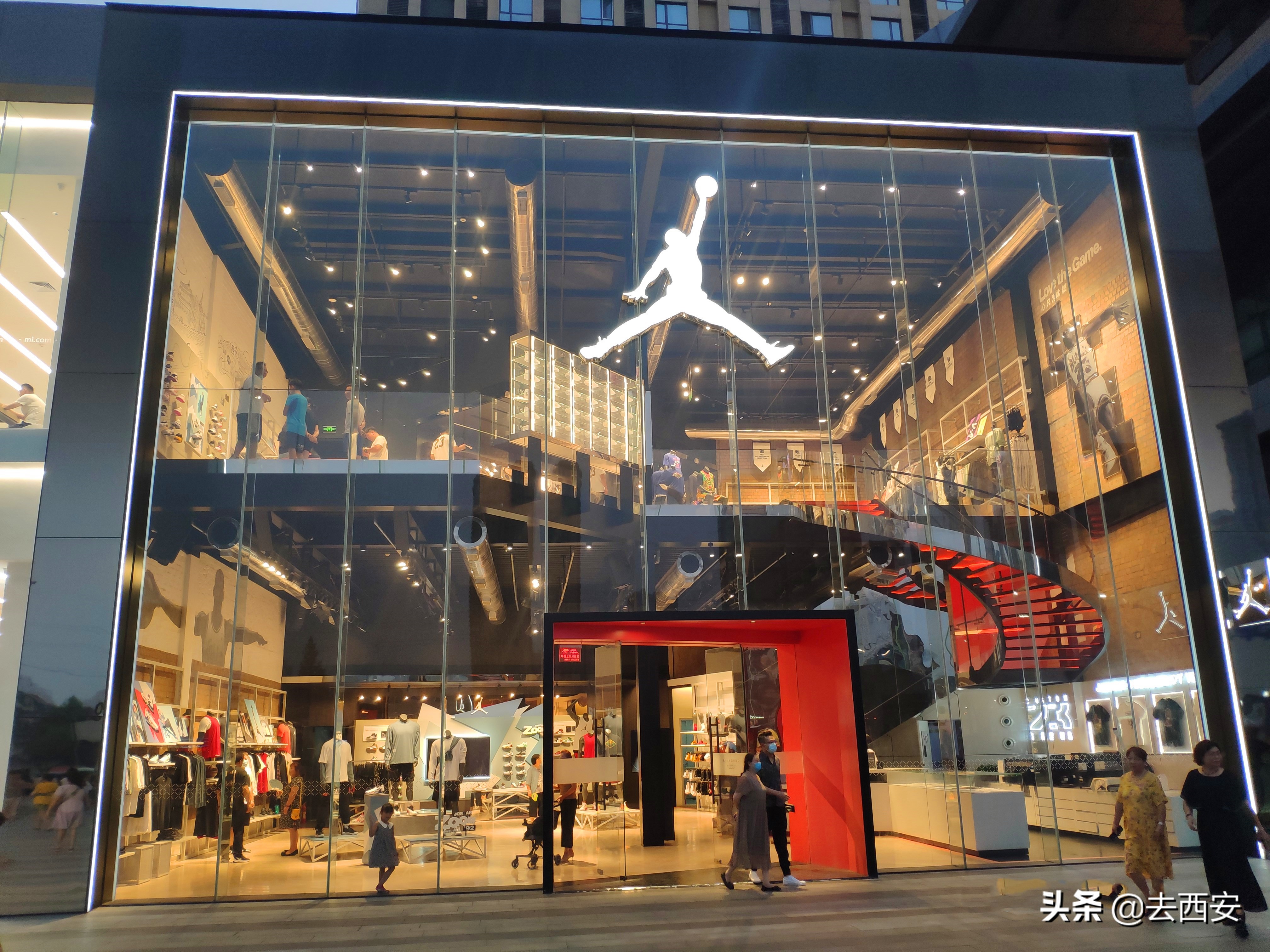 老城根蓝光雍锦世家西安,西安老城根阿迪达斯三叶草店