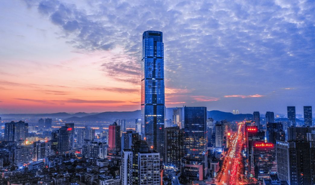 长沙人的快乐正一点一点回来！白天摩天大楼，晚上一脚解放西