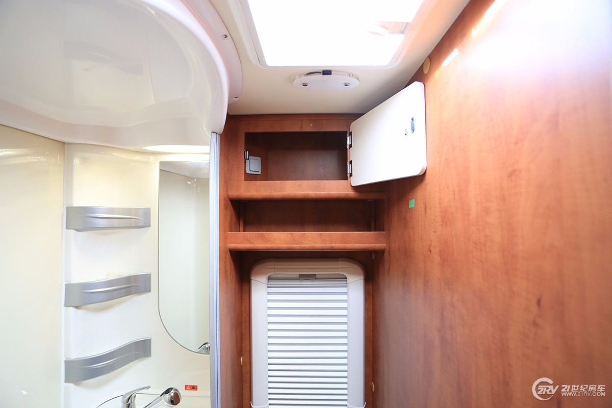 同级别车型谁敢跟它比轻量化！双会客区，实拍亚特plasy631房车