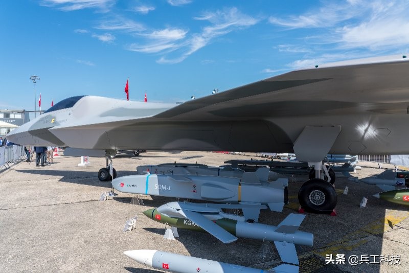 土耳其五代机全尺寸样机模型首次亮相巴黎航展，这不是玩票，是一架认真设计的五代机