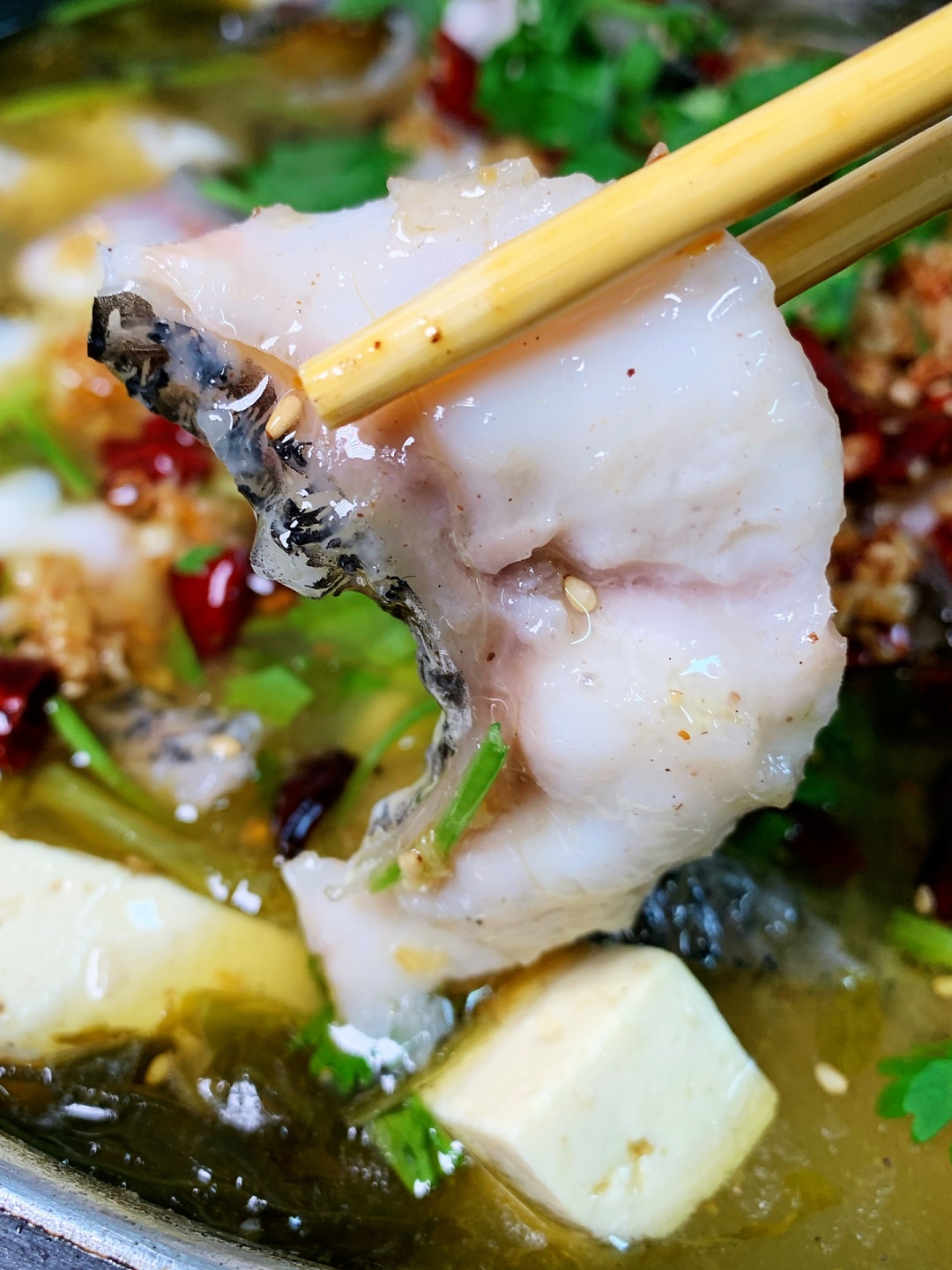 10张桌子的烤鱼店铺需要几个员工,长春市十张桌火锅