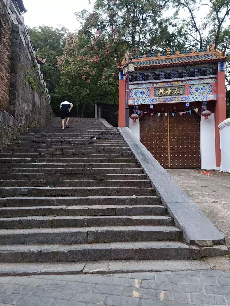全州的湘山寺,夜幕下的南华寺