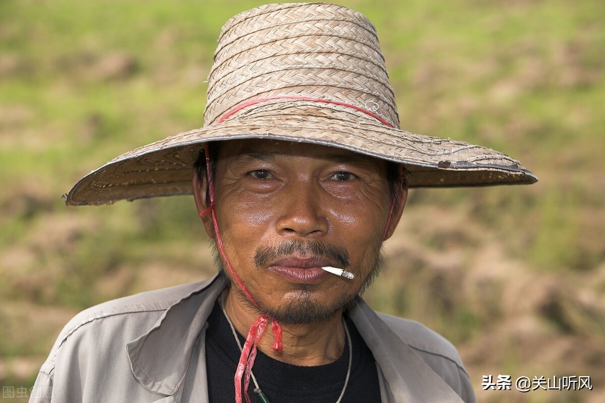要烟蹭饭其人必贱的意思,要烟蹭饭此人必贱啥意思