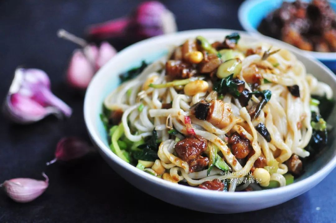 香椿吃起来有清凉的味道,香椿自由