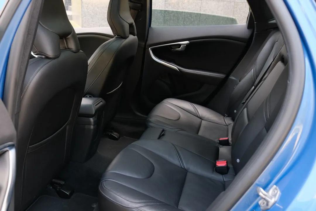 15款v40沃尔沃二手,二手沃尔沃v40多少钱