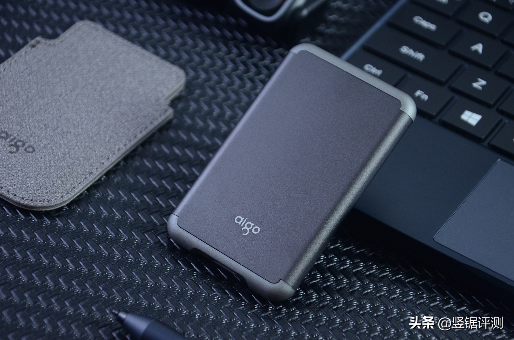 爱国者aigo2tbssd固态硬盘,aigo爱国者s7pro移动固态硬盘