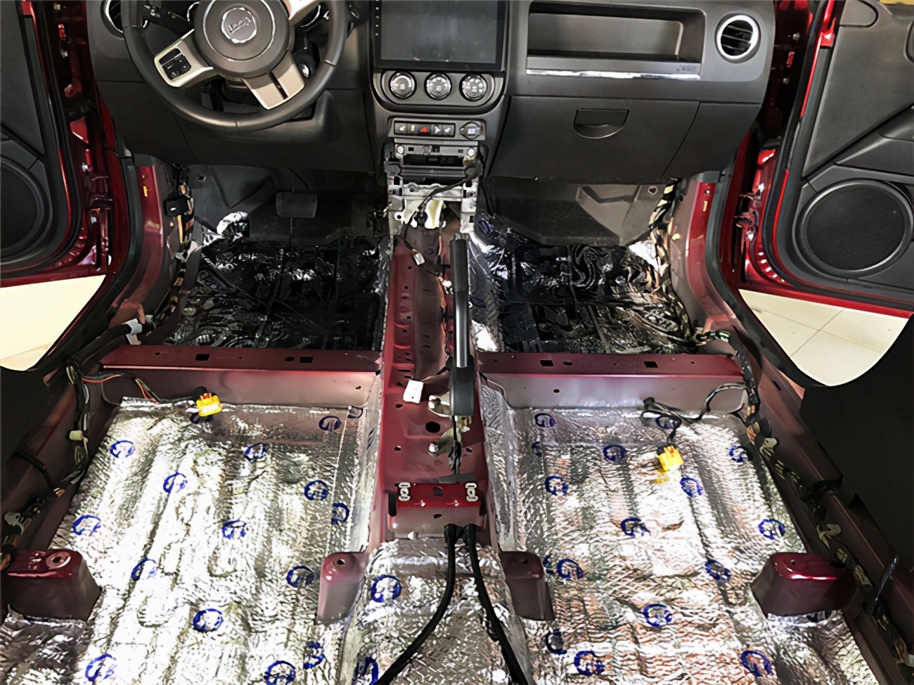 自由安静梅州车乐汇吉普自由光汽车改装STP隔音