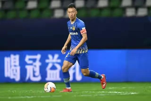 武磊荣登世界杯海报,武磊国家队亮球衣