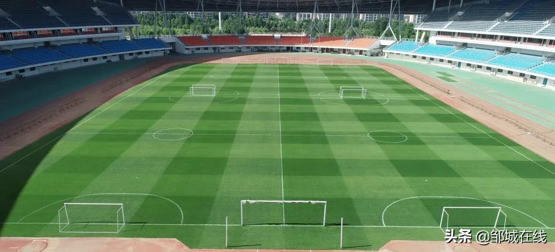 邹城体育场是标准足球场么,邹城市体育馆足球比赛时间