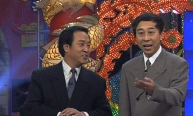 58岁丢官离婚,71岁晚景凄凉,牛群混成这样,冯巩为何不帮帮他?