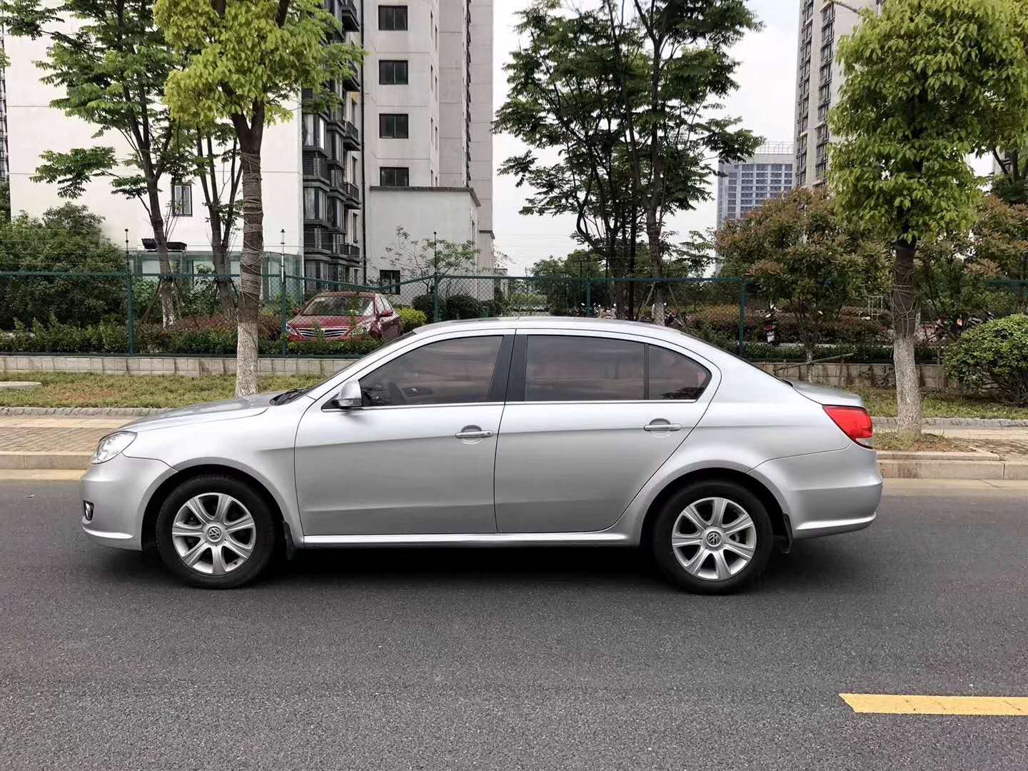 2010年大众朗逸2.0怎么样,2010年大众朗逸二手车值多少钱