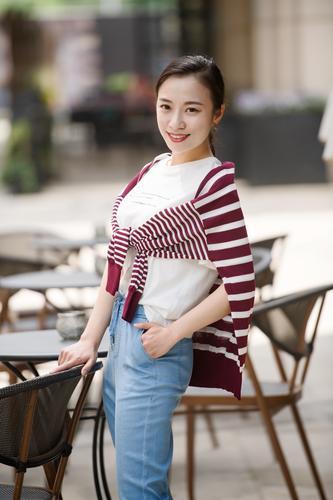 神秘女子天团,神秘团长带美女直播