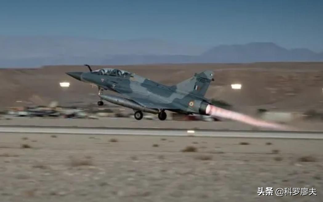 印军两架战机坠毁视频,印度军用战斗机坠毁