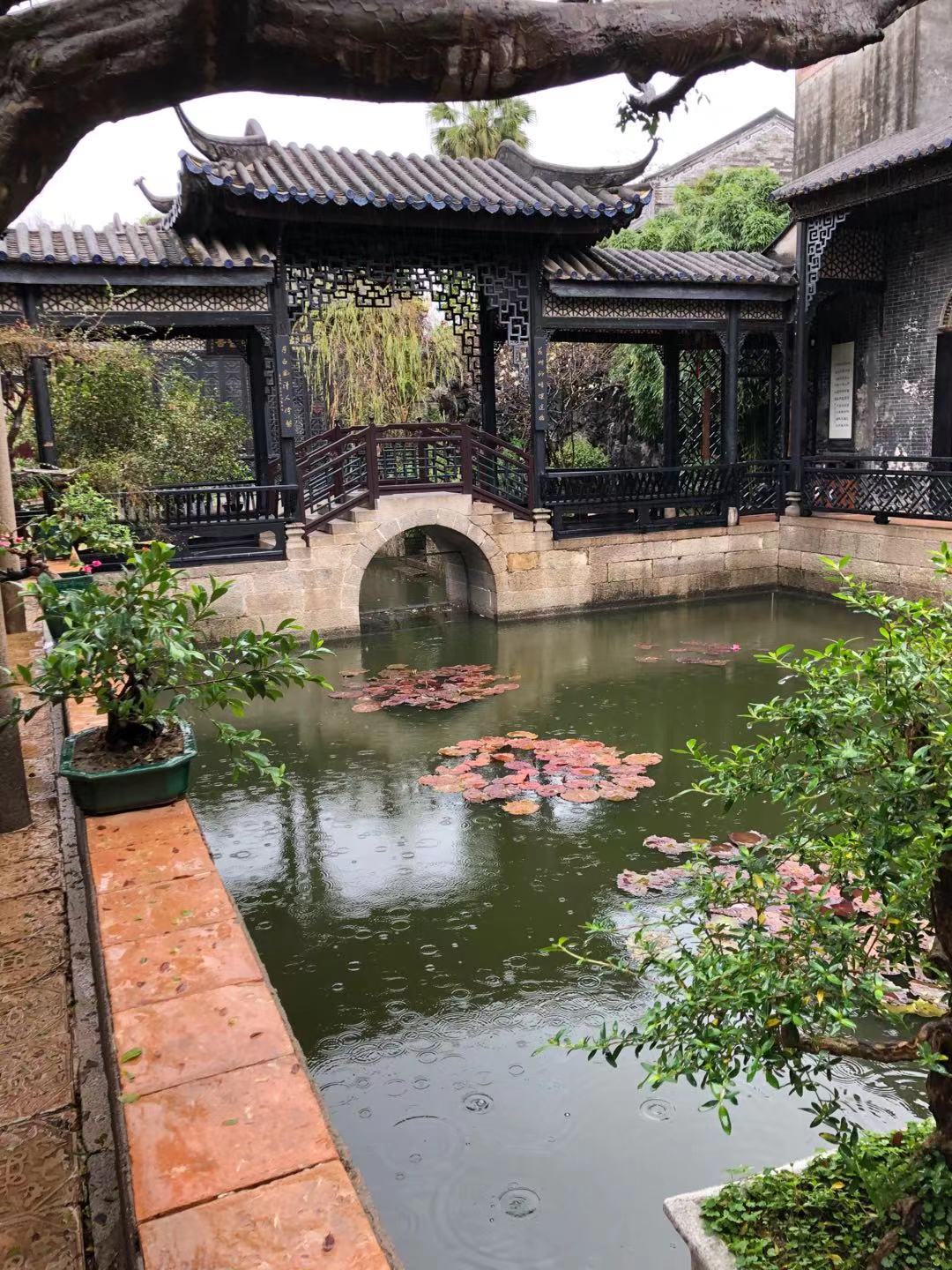 余荫山房是典型的岭南园林风格,岭南私家园林余荫山房