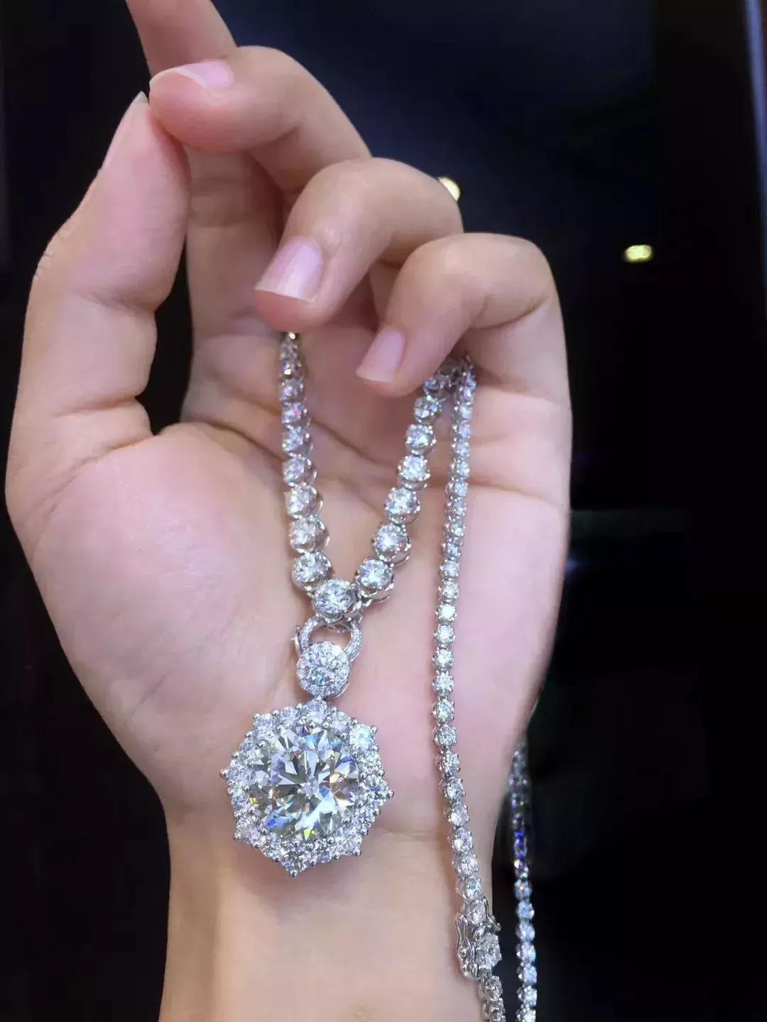 碎钻是碎掉的钻石吗到底值不值钱,碎钻值钱还是整钻值钱