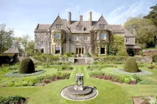 梅西和c罗谁豪宅最好,身价十亿的球星