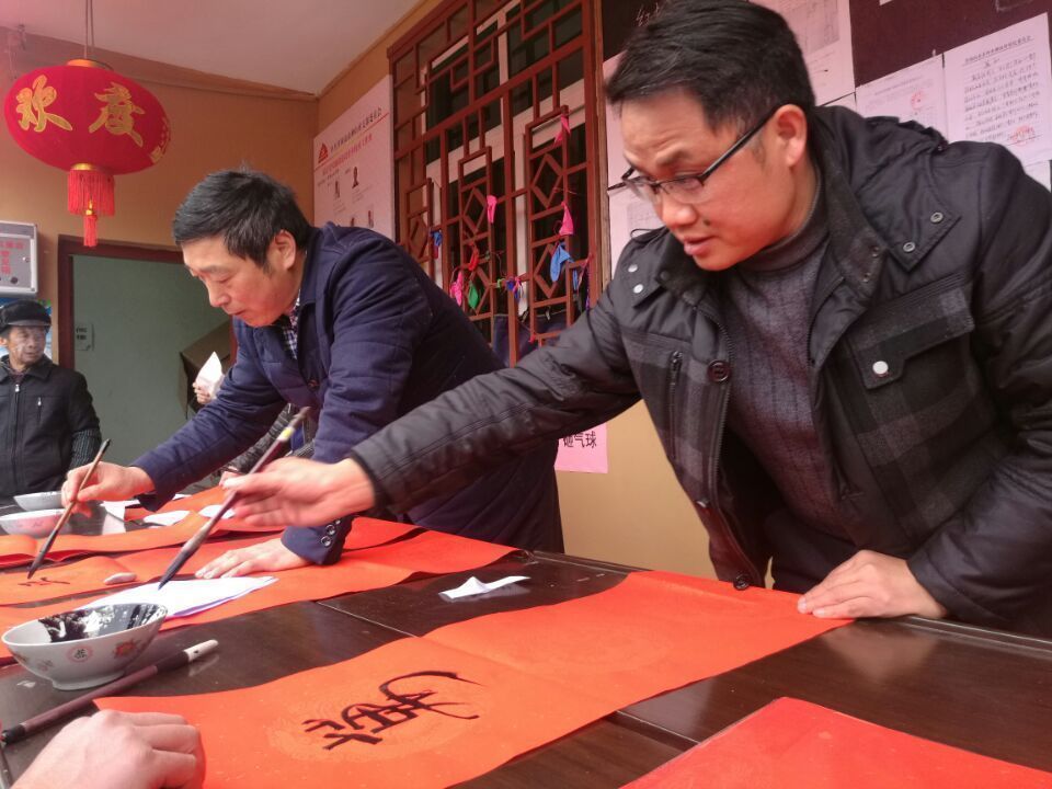 书法公益显身手——记吉安市青年书法家协会主席朱小明同志